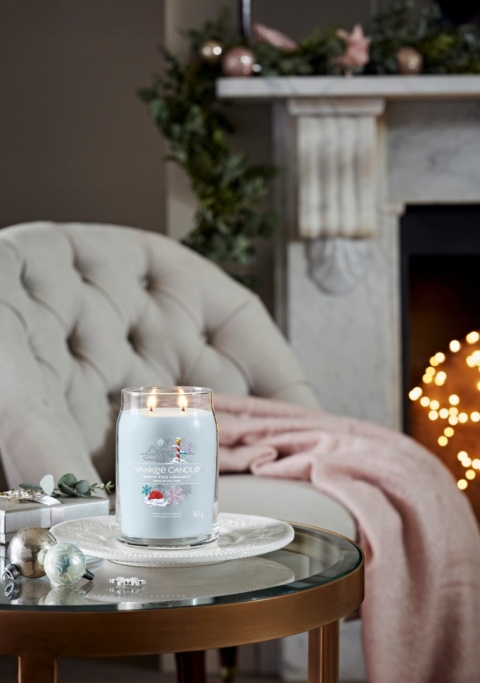 YC SIGNATURE - Świeca duża NORTH POLE HIDEAWAY