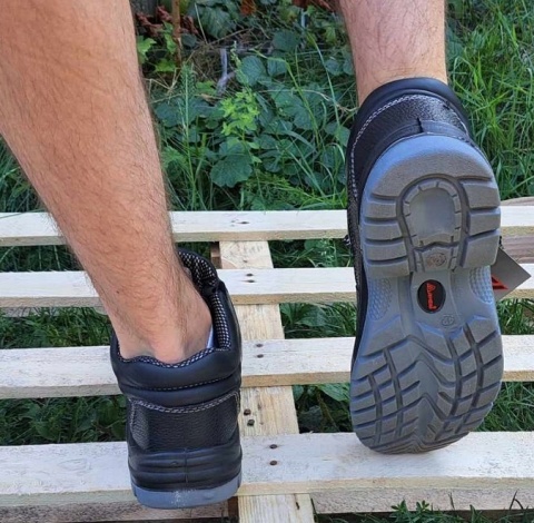 OBUWIE ochronne 701 r. 42