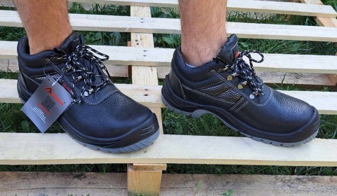 OBUWIE ochronne 701 r. 42