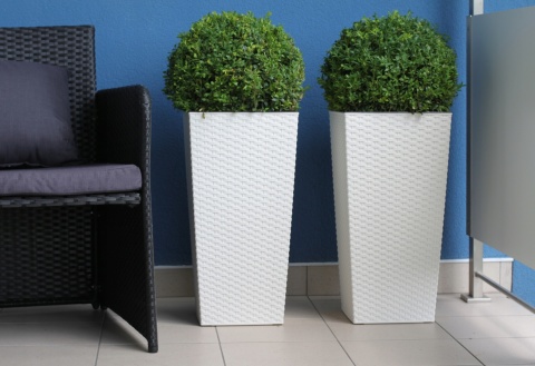 LA574 Doniczka FINEZJA 300x300 rattan biały