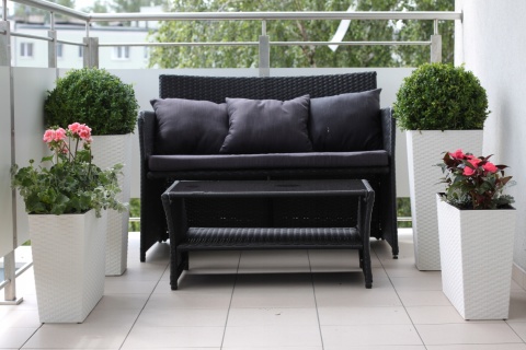 LA574 Doniczka FINEZJA 300x300 rattan biały