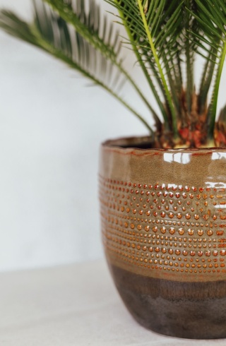 Osłonka na doniczkę ceramiczna brązowa szkliwiona