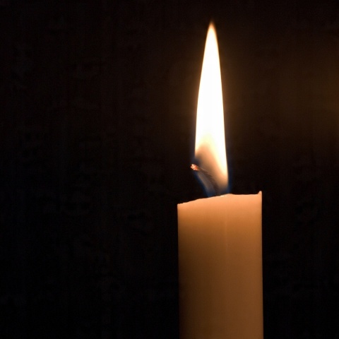 Długie świece stołowe gładkie białe 4-pak eco