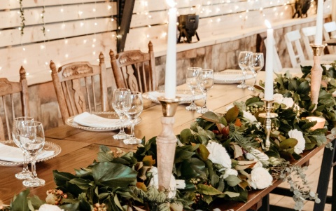 Długie świece stołowe gładkie białe 4-pak eco