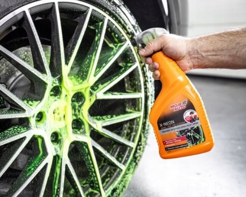 MOJE AUTO - Preparat do felg i opon X-NEON 750ml - Atomizer