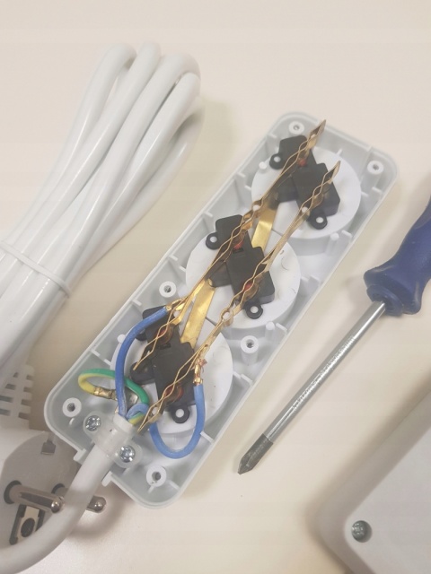 PRZEDŁUŻACZ Z UZIEMIENIEM / 3G / 3M