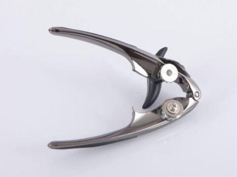 AM - OTWIERACZ DO PUSZEK CZARNY CHROM / 96609