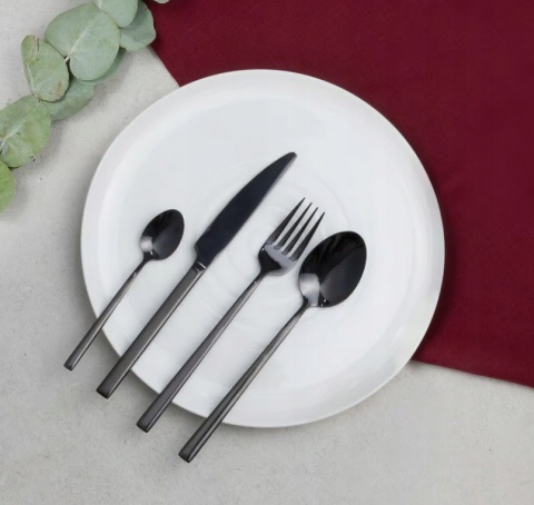 AM-S.COMO BLACK KPL SZTUCCE 24EL GIFTBOX