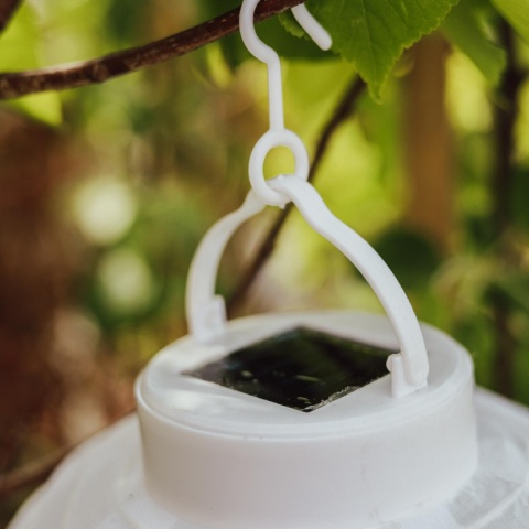 Lampion solarny biały nylon efekt naturalnego ogni