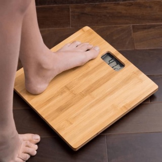 Bambusowa waga łazienkowa elektroniczna max.180 kg