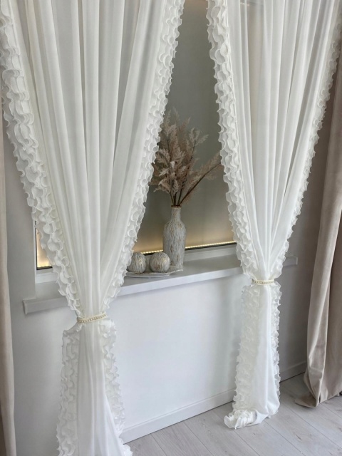 FIRANA GOTOWA biała z etaminy z kryształkami na taśmie Kathy 140x270 FIRANA GOTOWA biała z etaminy z kryształkami na taśmie Kathy 140x270