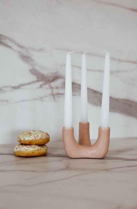 Świecznik długie świece ceramiczny różowy boho 3