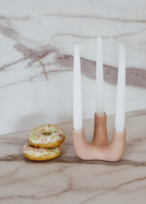 Świecznik długie świece ceramiczny różowy boho 3